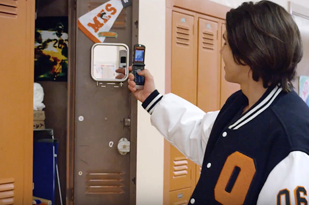 Lenovo teases new phone with old-style RAZR video