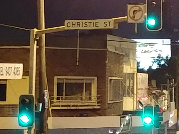LG V30+ camera sample: 100% crop of street at night LG V30+ camera sample: 100% crop of street at night