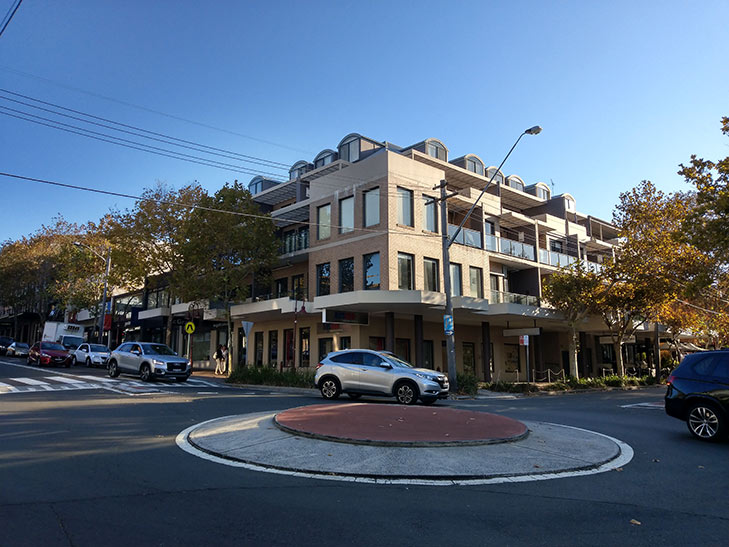 HTC U11 Life camera sample: street HTC U11 Life camera sample: street