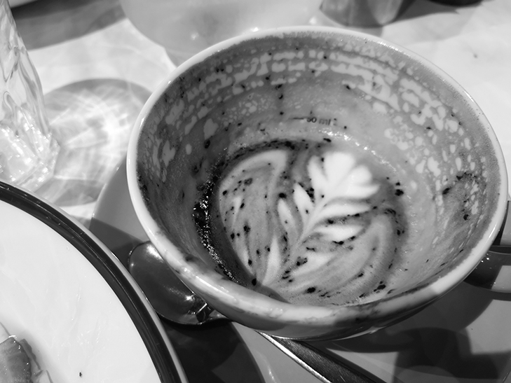 Huawei P20 Pro dramatic coffee