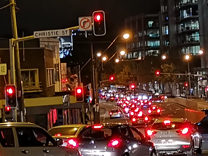 Huawei P20 Pro camera sample: 100% crop of street at night