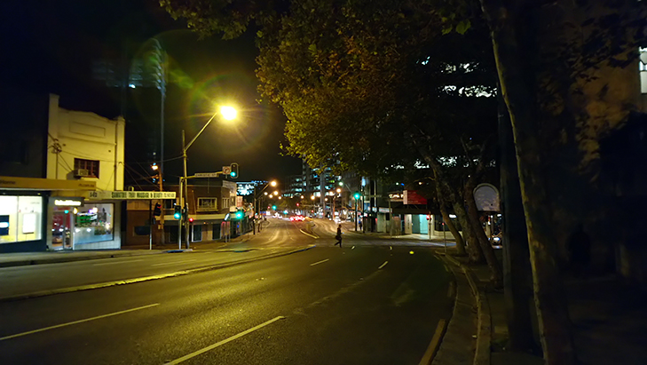 Sony Xperia XA2 camera sample: street at night