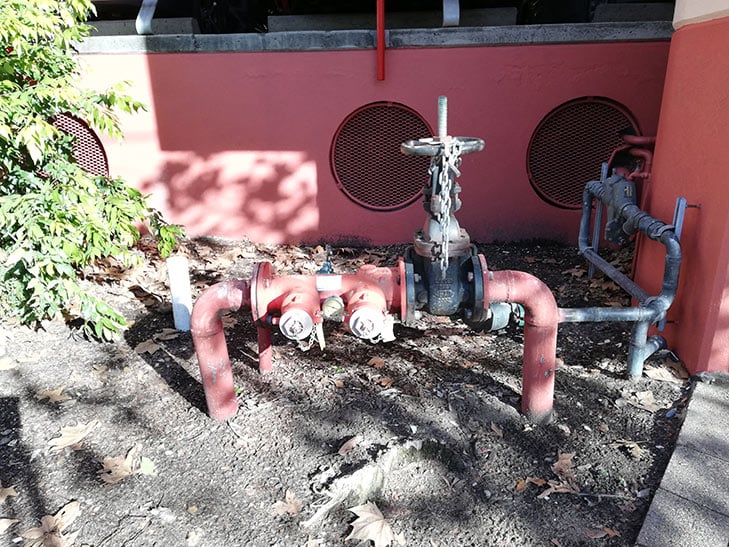 Huawei Nova 3e camera sample: a very blown out hydrant