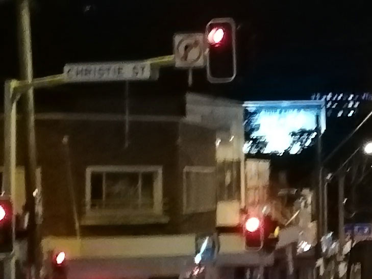 Huawei Nova 3e camera sample: 100% crop of street at night