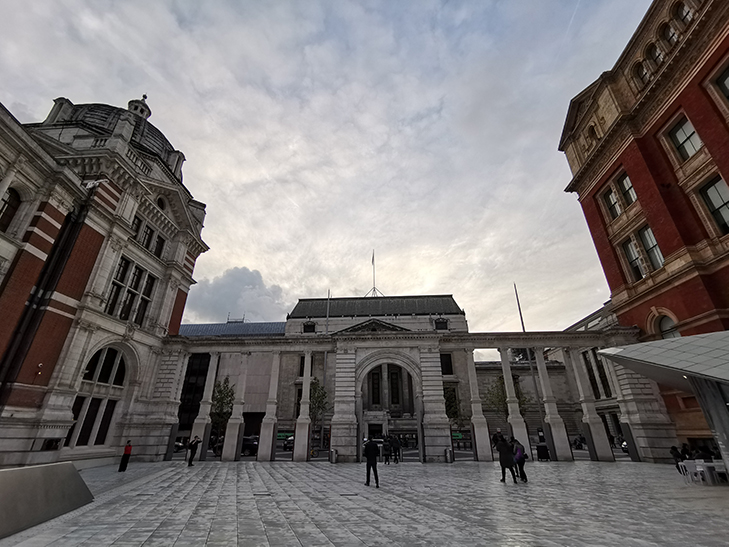 Huawei Mate 20 Pro camera sample: V&A but wide Huawei Mate 20 Pro camera sample: V&A but wide
