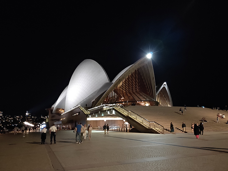 OPPO R17 Pro camera sample: Opera House night mode off