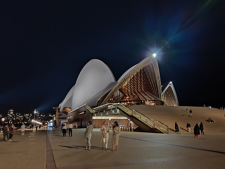 OPPO R17 Pro camera sample: Opera House night mode on