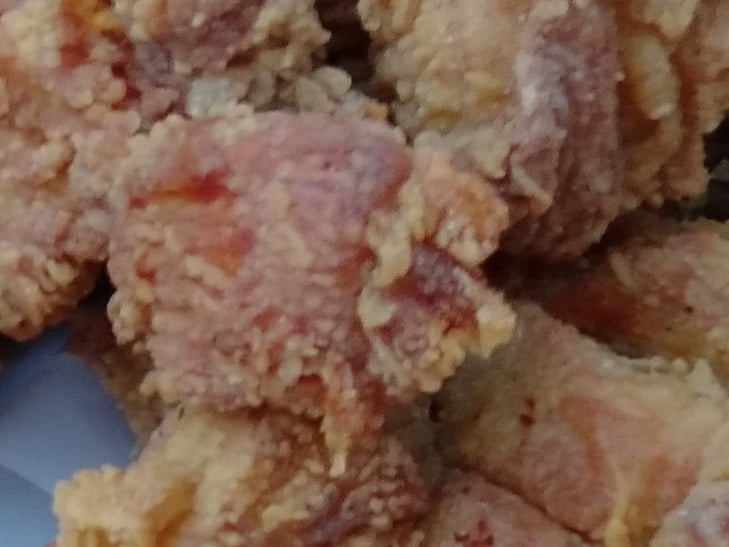 OPPO AX7 camera sample: 100% crop of fried chicken