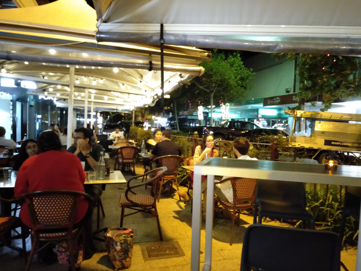 OPPO AX7 camera sample: street at night