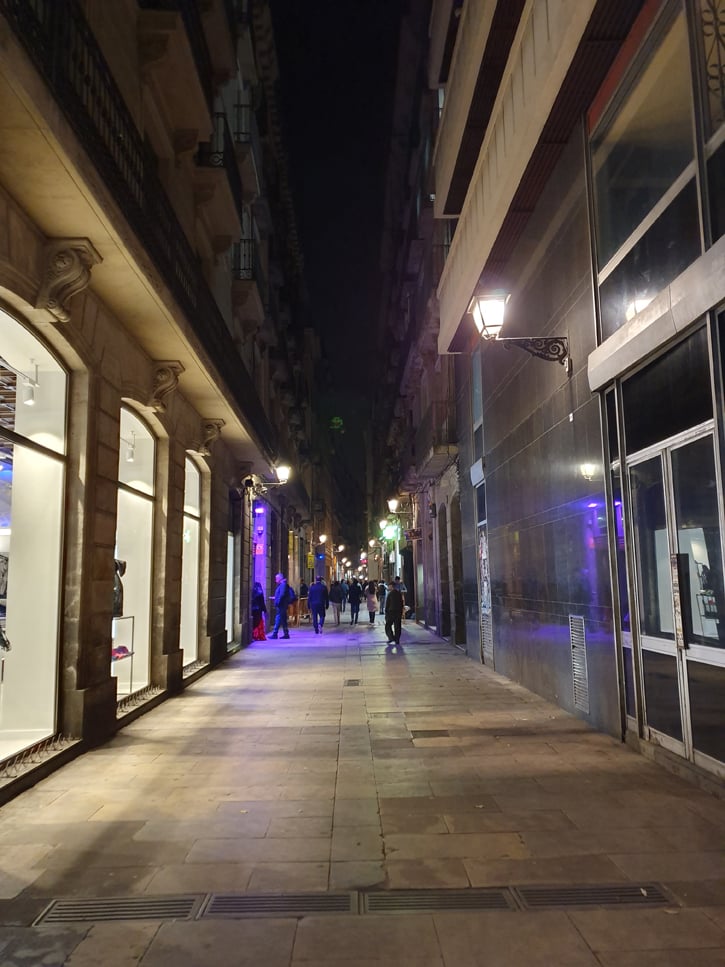 Galaxy S10 camera sample: La Rambla at night