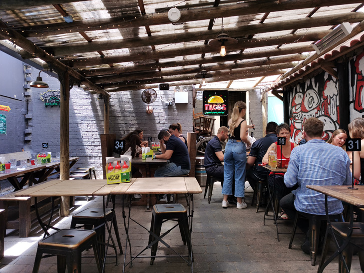Huawei Mate 30 Pro camera sample: pub Huawei Mate 30 Pro camera sample: pub
