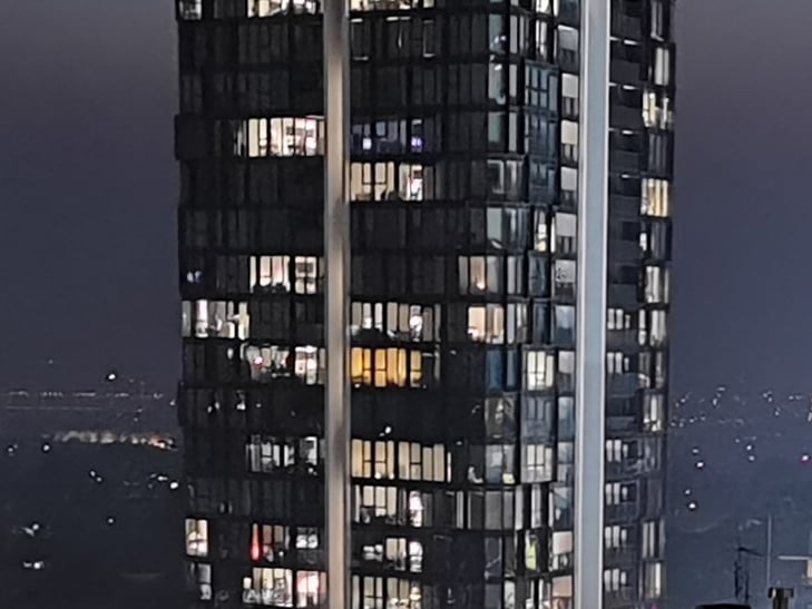Huawei Mate 30 Pro camera sample: 100% crop of night views Huawei Mate 30 Pro camera sample: 100% crop of night views