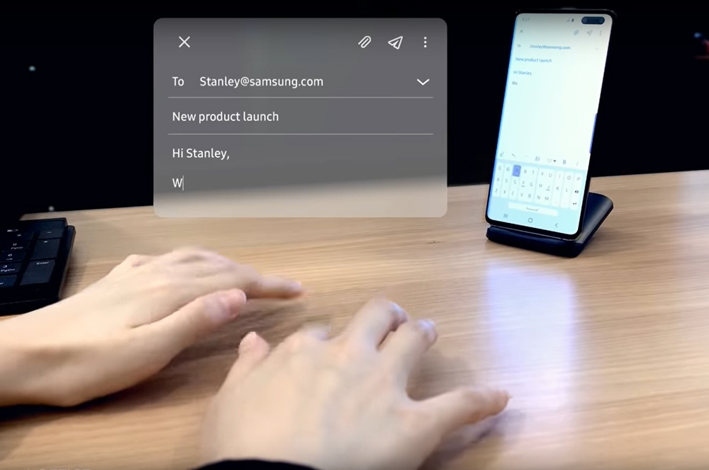 Samsung SelfieType turns your front-facing camera into an invisible keyboard