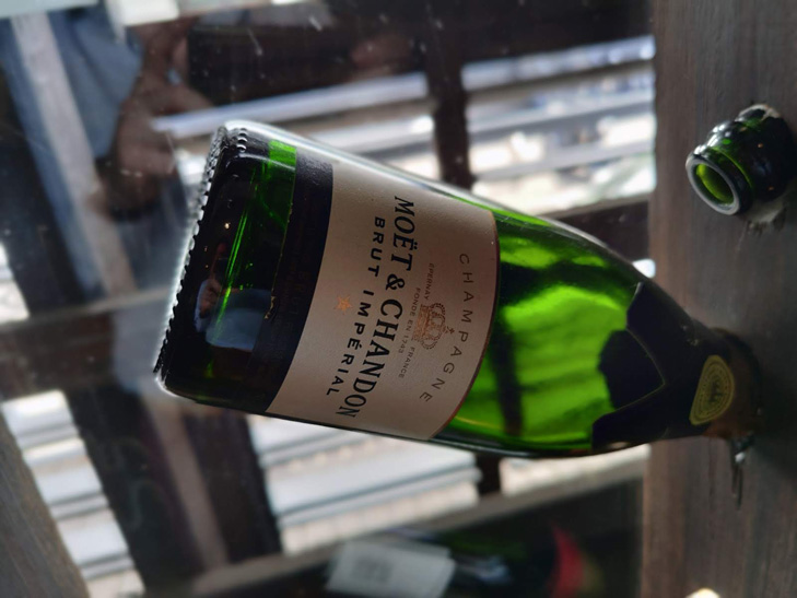 OPPO Find X2 Pro camera sample: champange OPPO Find X2 Pro camera sample: champange