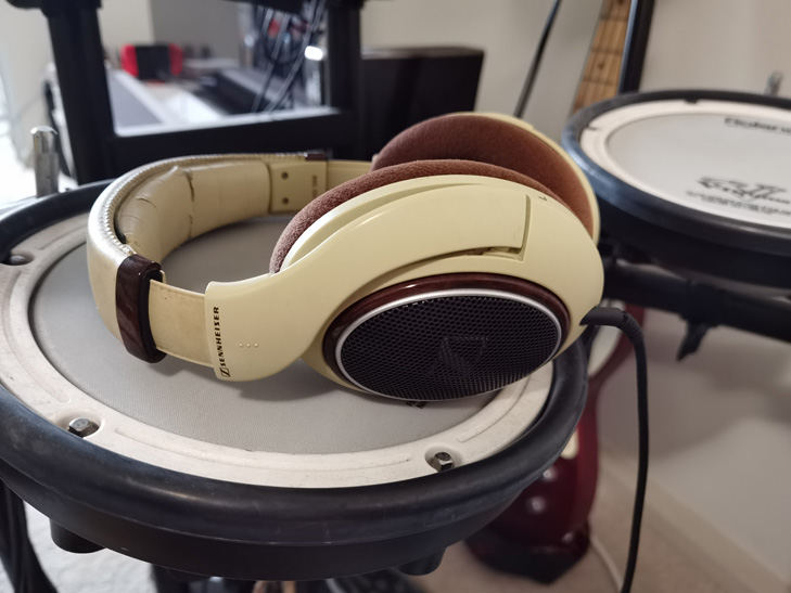 Huawei P40 Pro camera sample: headphones Huawei P40 Pro camera sample: headphones