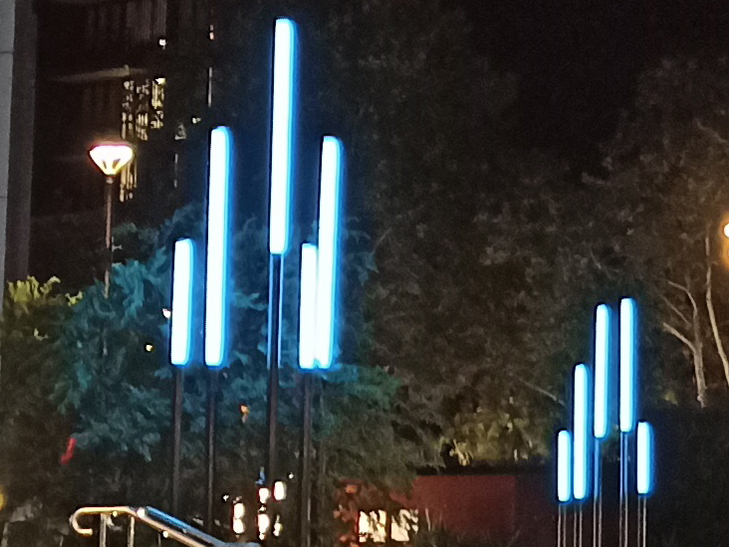 Realme 6 camera sample: 100% crop of elongated lights Realme 6 camera sample: 100% crop of elongated lights