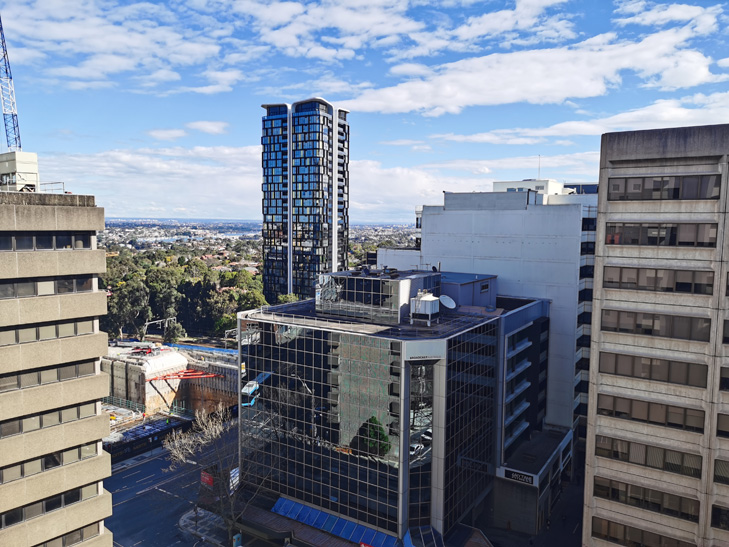 Huawei Mate XS camera sample - city Huawei Mate XS camera sample - city