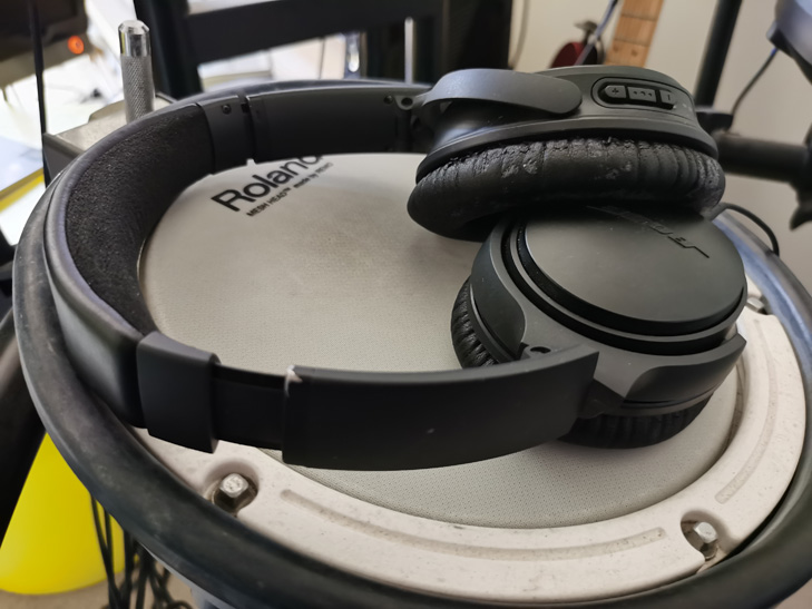 Huawei Mate XS camera sample - headphones Huawei Mate XS camera sample - headphones