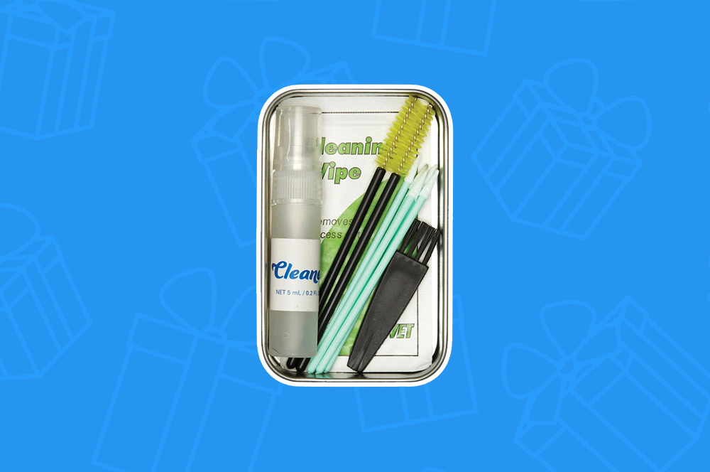 Earbud cleaning kit Earbud cleaning kit