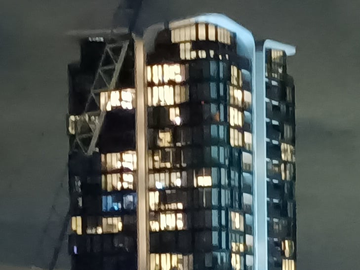 Realme 7 5G camera sample: 100% crop of night Realme 7 5G camera sample: 100% crop of night