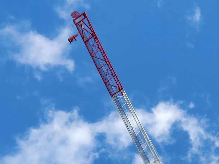 OPPO Find X3 Pro camera sample: crane 10x zoom