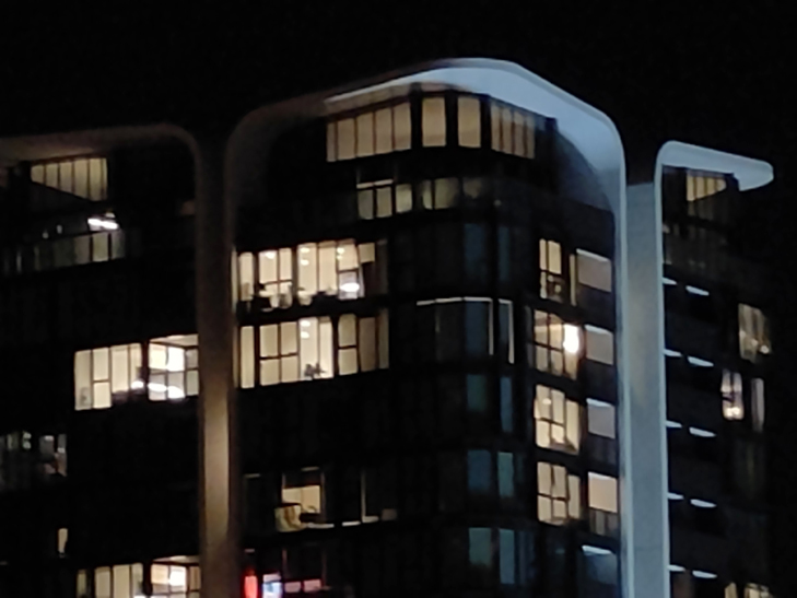 OPPO Find X3 Pro camera sample: building 10x zoom