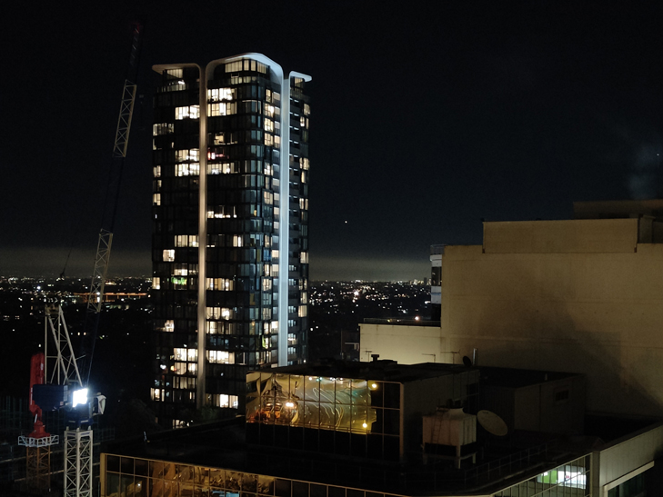 OPPO Find X3 Pro camera sample: building 2x zoom
