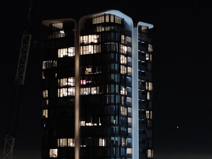 OPPO Find X3 Pro camera sample: building 5x zoom