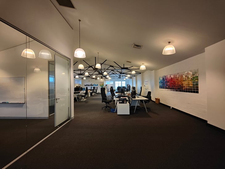 OPPO Find X3 Pro camera sample: office