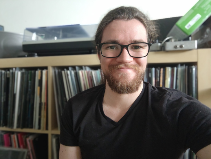 OPPO Find X3 Pro camera sample: selfie