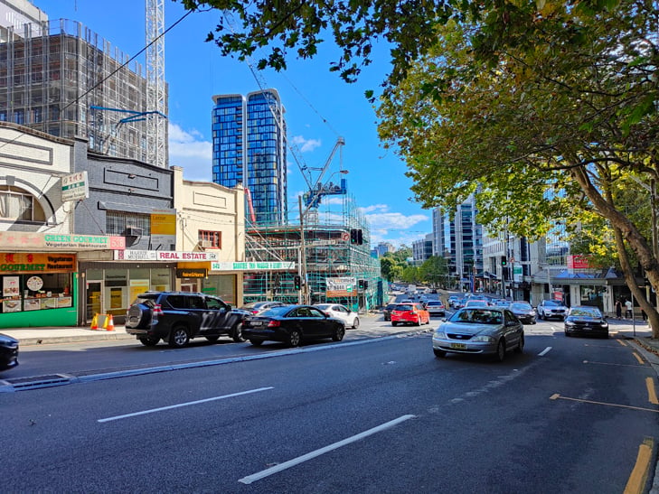 OPPO Find X3 Pro camera sample: street