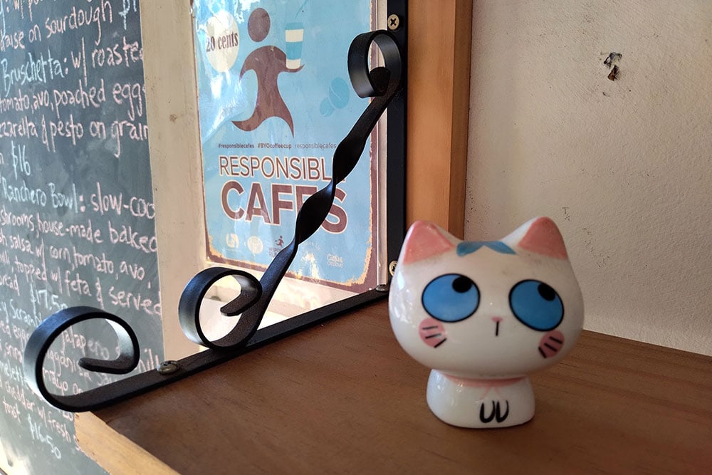 photo of cat figure taken with TCL 20 SE photo of cat figure taken with TCL 20 SE