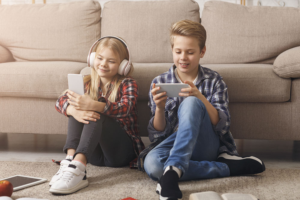 How to pick the right mobile phone plan for kids and teens