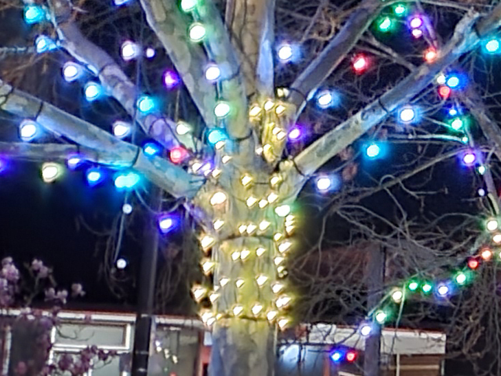 Samsung Galaxy Z Flip 3 camera sample: 100% crop of lights at night Samsung Galaxy Z Flip 3 camera sample: 100% crop of lights at night