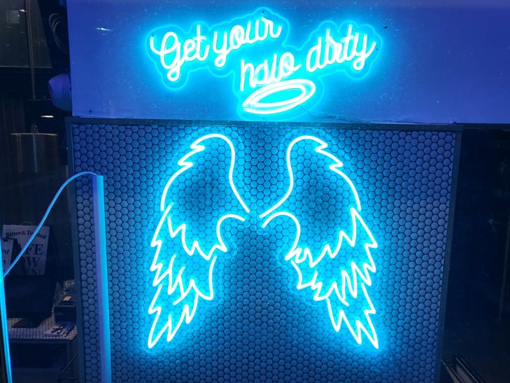 Samsung Galaxy Z Flip 3 camera sample: neon lights Samsung Galaxy Z Flip 3 camera sample: neon lights