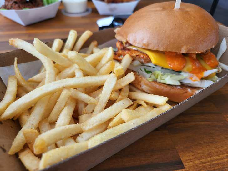 Samsung Galaxy S22+ camera sample: burger Samsung Galaxy S22+ camera sample: burger