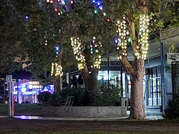 Samsung Galaxy S22+ camera sample: 100% crop at night Samsung Galaxy S22+ camera sample: 100% crop at night