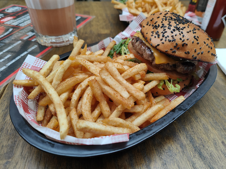 OPPO Find X5 Pro camera sample: burger OPPO Find X5 Pro camera sample: burger