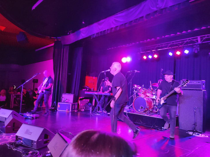 OPPO Find X5 Pro camera sample: Daryl Braithwaite OPPO Find X5 Pro camera sample: Daryl Braithwaite