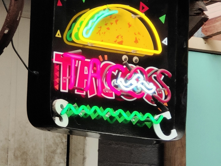 OPPO Find X5 Pro camera sample: taco sign OPPO Find X5 Pro camera sample: taco sign