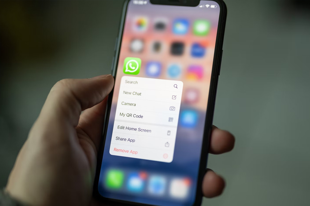 Android users can now transfer their WhatsApp history to iPhone