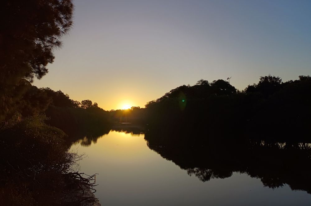 Motorola Edge 40 camera sample: Cooks River sunset Motorola Edge 40 camera sample: Cooks River sunset