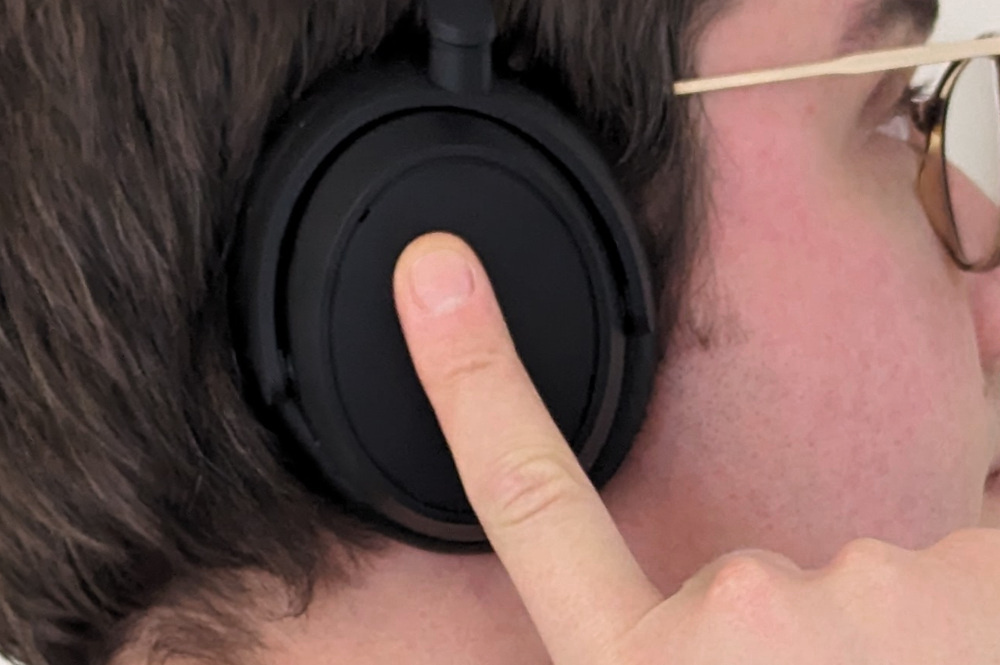 Sennheiser Accentum Plus headphones right earcup controls Sennheiser Accentum Plus headphones right earcup controls