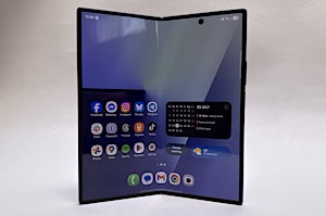 Galaxy Z Fold 7 Insert alt text