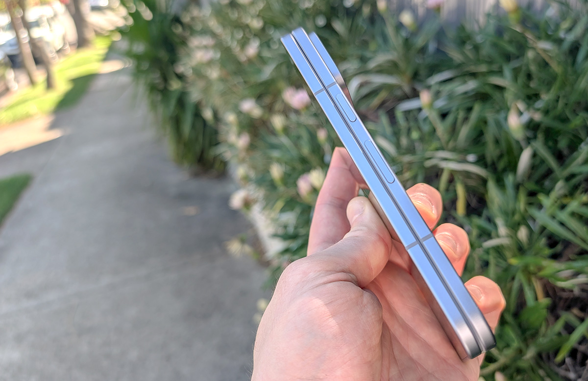 Pixel 10 Pro Fold closed profile Pixel 10 Pro Fold closed profile