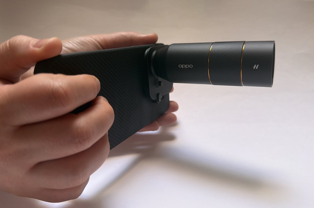 OPPO Find X9 Pro with Teleconverter Kit OPPO Find X9 Pro with Teleconverter Kit