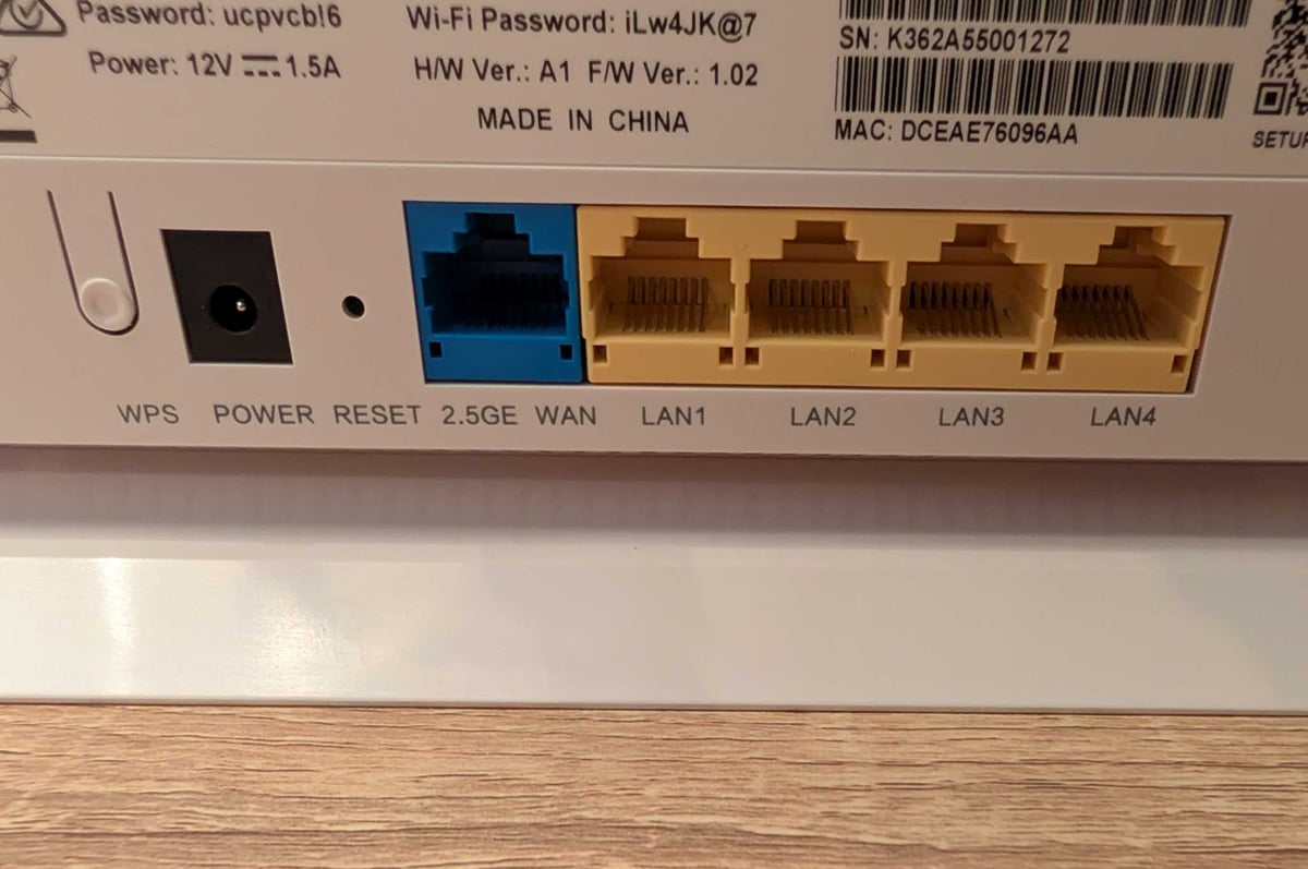 D-Link DIR-BE3602 ports D-Link DIR-BE3602 ports