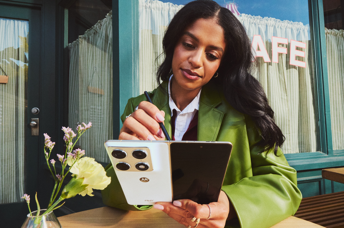 Motorola teases book-style Razr Fold