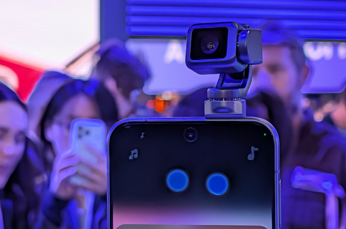 Our first look at the Honor Robot Phone