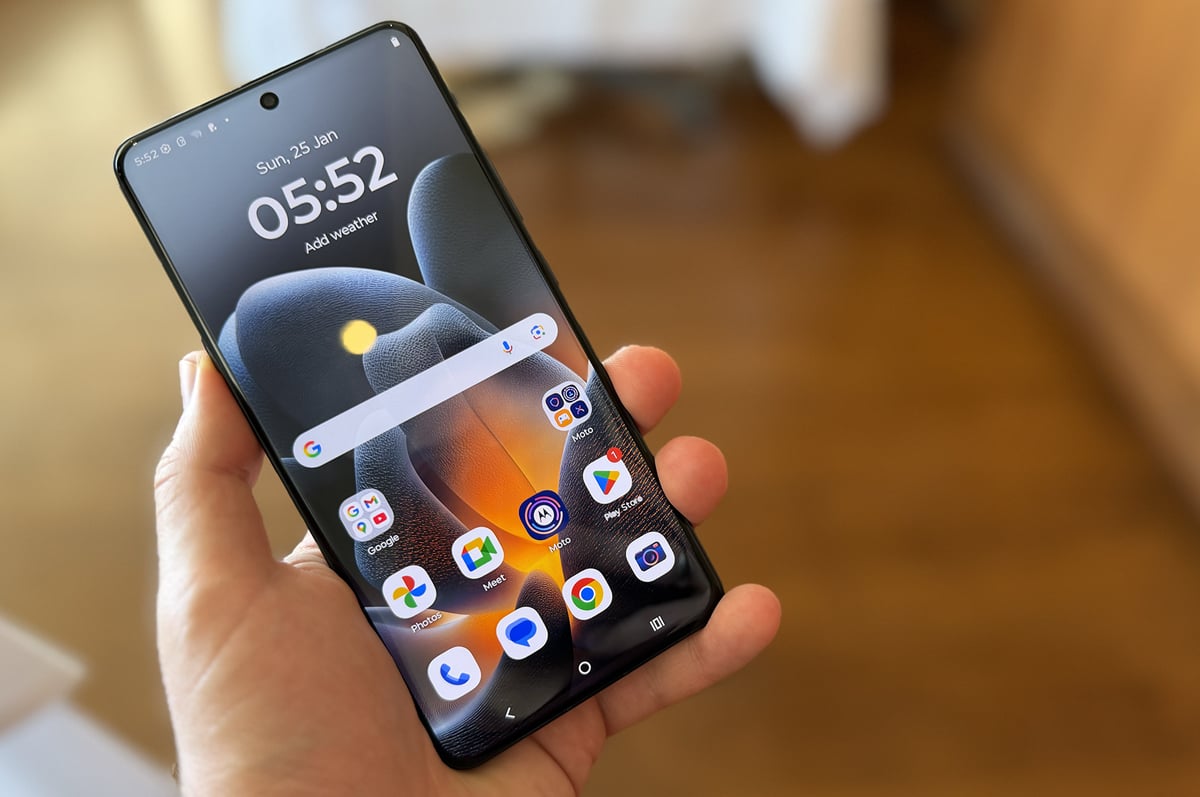 Motorola is finally taking cameras seriously on its “Signature” flagship